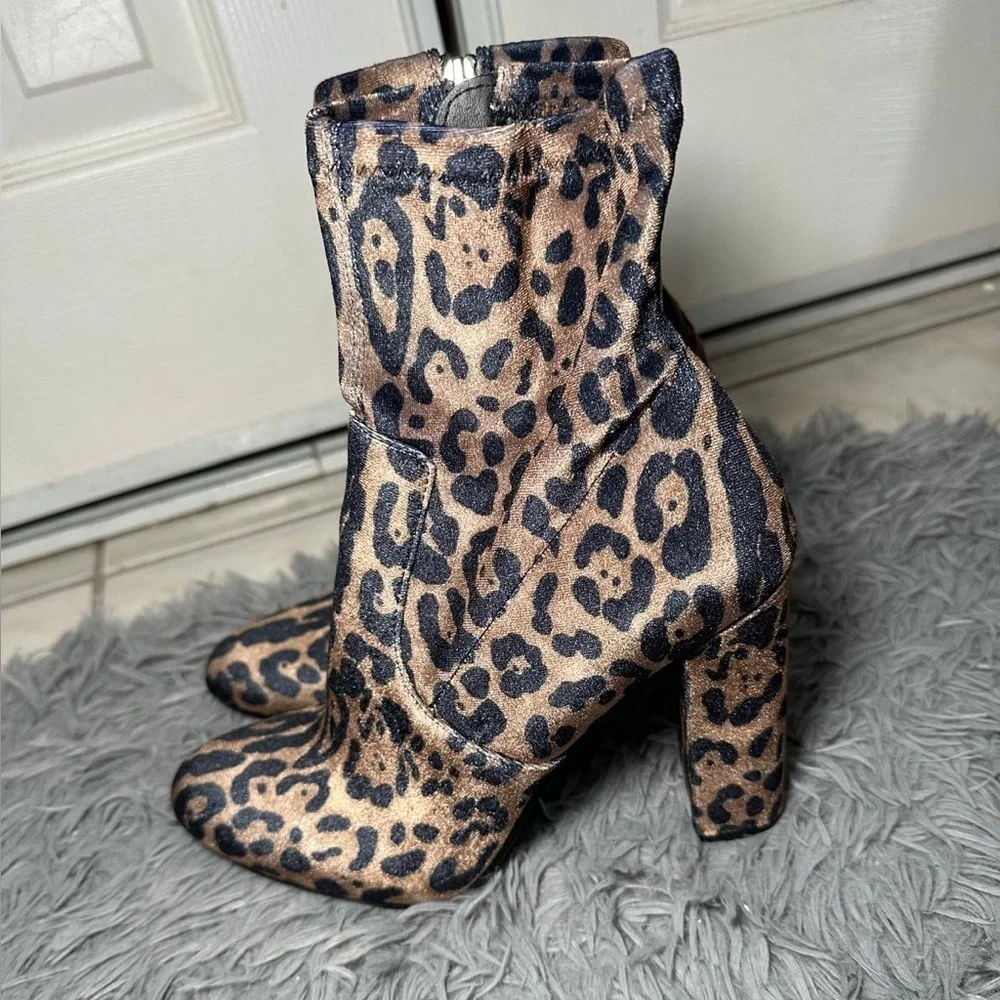 Steve Madden Edit Velvet Chunky Leopard Sock Booties in size 8.5.